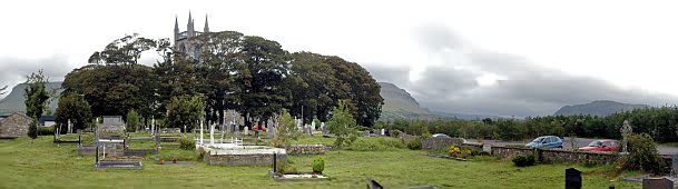 Der Friedhof von Drumcliff zu Füßen des Benbulben