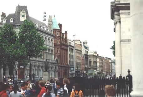 Offenbar eine Gruppe Kleinwüchsiger am Trinity College