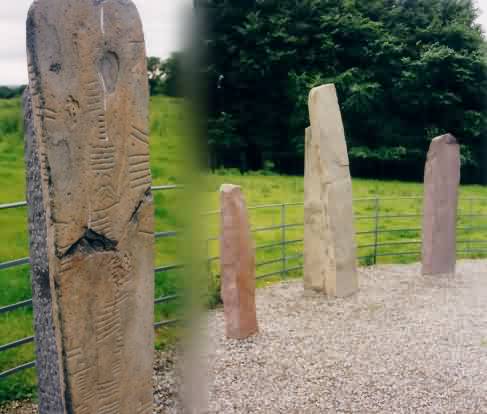 Ogham Standing Stones, eine Sammlung von Menhiren der Gegend