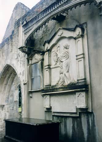 Gräber in der Ruine der Muckross Abbey