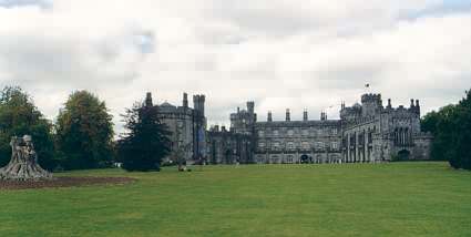 Kilkenny Castle mit Anfängen des großen Parks