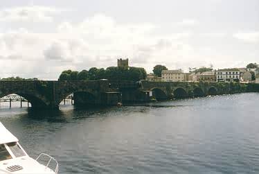 Brücke zwischen Ballina und Killaloe am südlichen Lough Derg