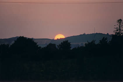 Sonnenuntergang in der Nähe des Sees