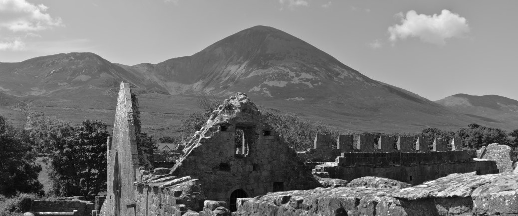 Murrisk Abbey zu Füßen des Croagh Patrick